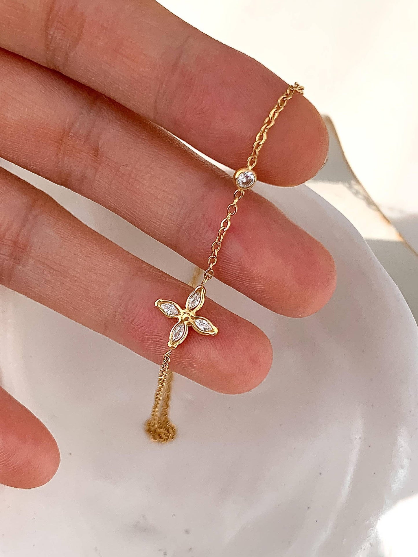 Clyra Necklace