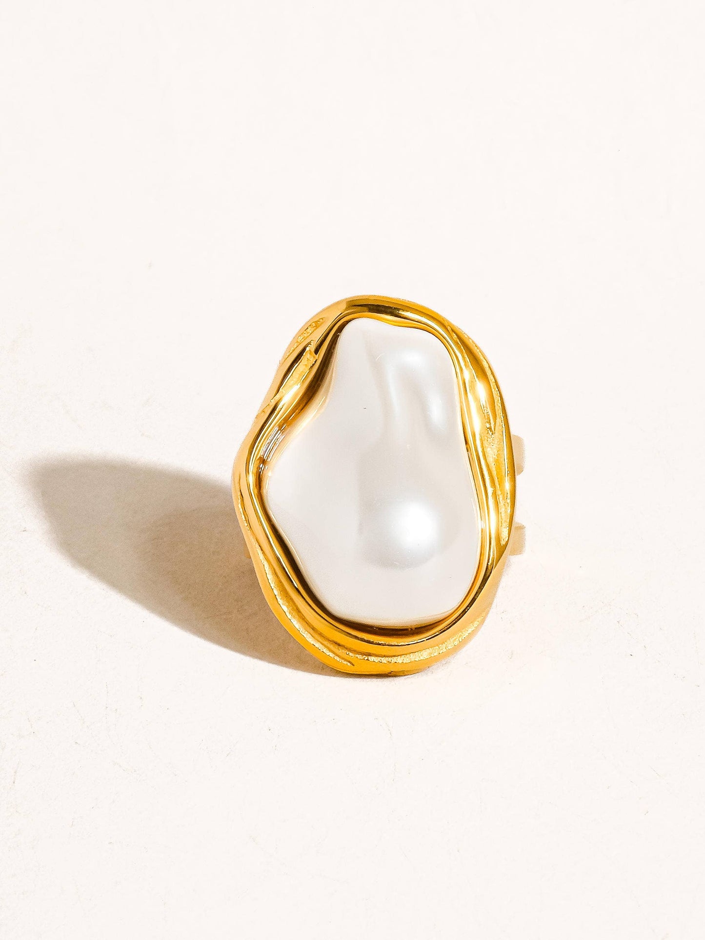 Layla Pearl Round Ring