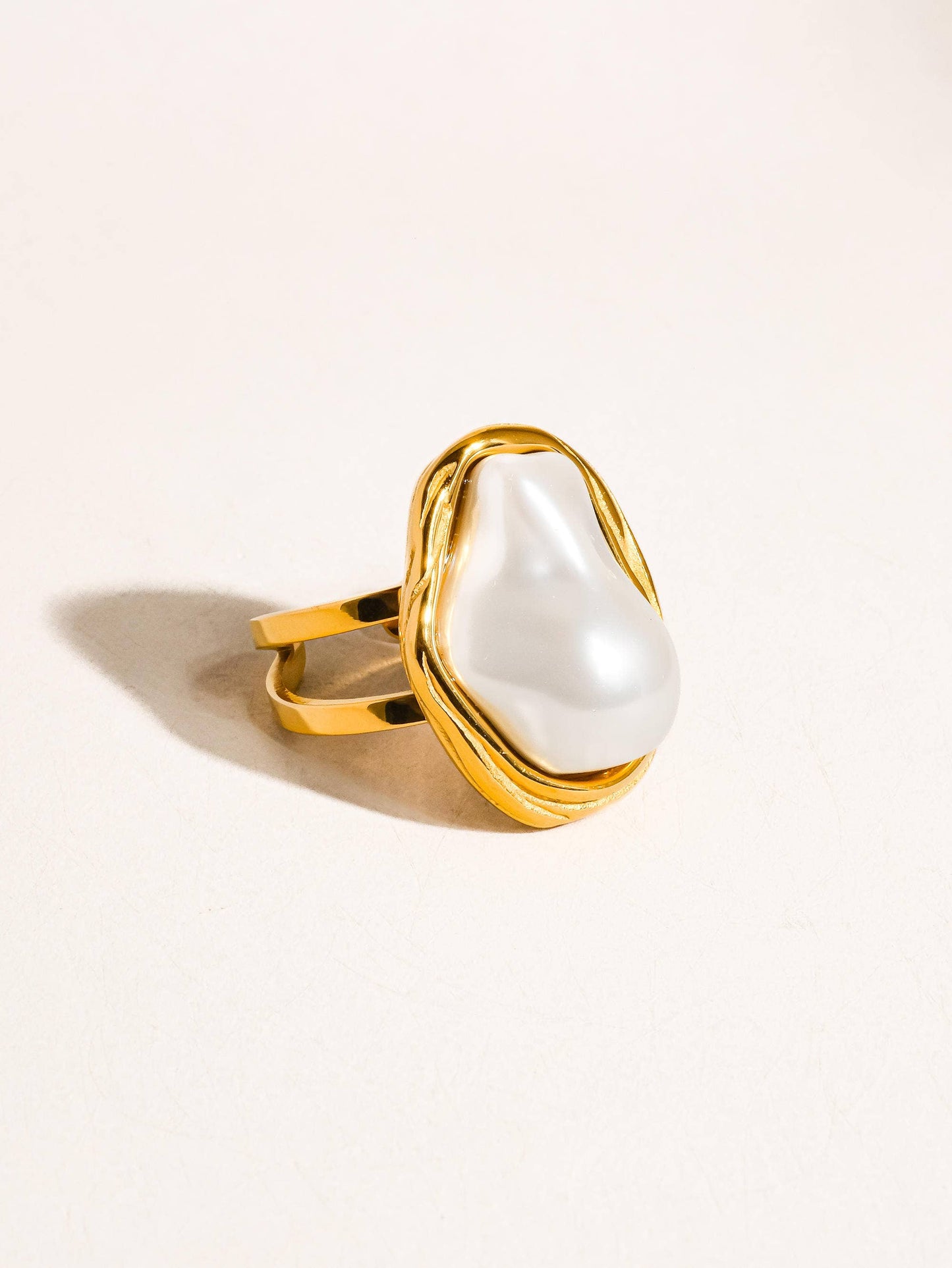 Layla Pearl Round Ring