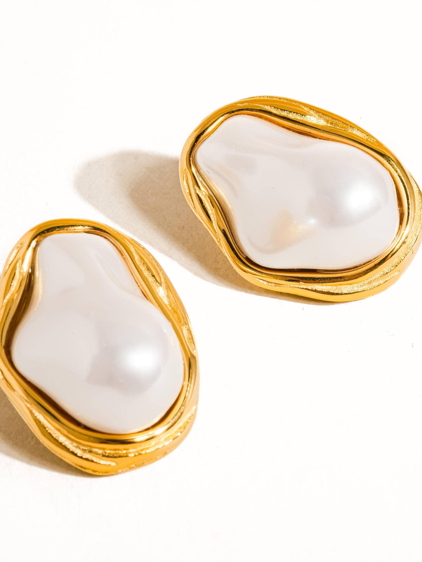 Yasmin Pearl Round Earring