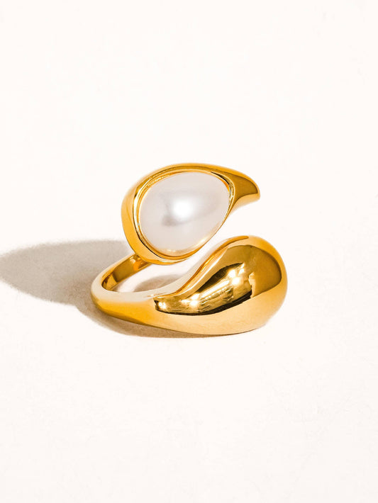 Sloan Pearl Wavy Ring